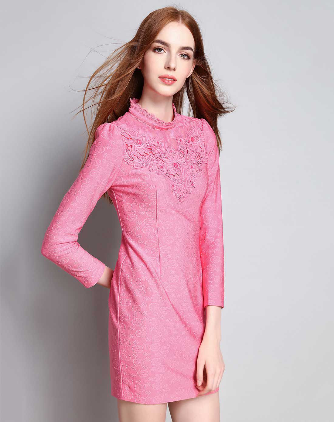 玫粉色小立领针织提花修身显瘦蕾丝长袖连衣裙