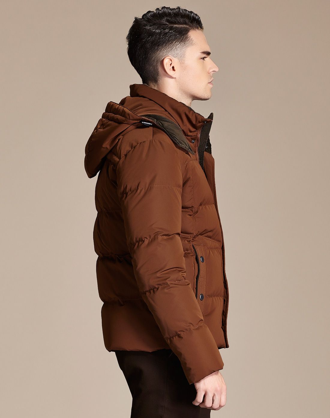 男撞色可脱卸帽巧克力色加厚短款羽绒服