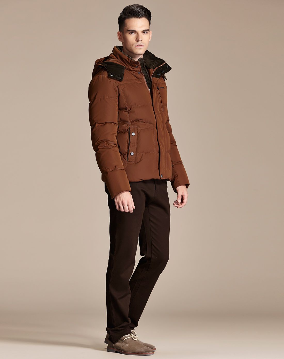 男撞色可脱卸帽巧克力色加厚短款羽绒服