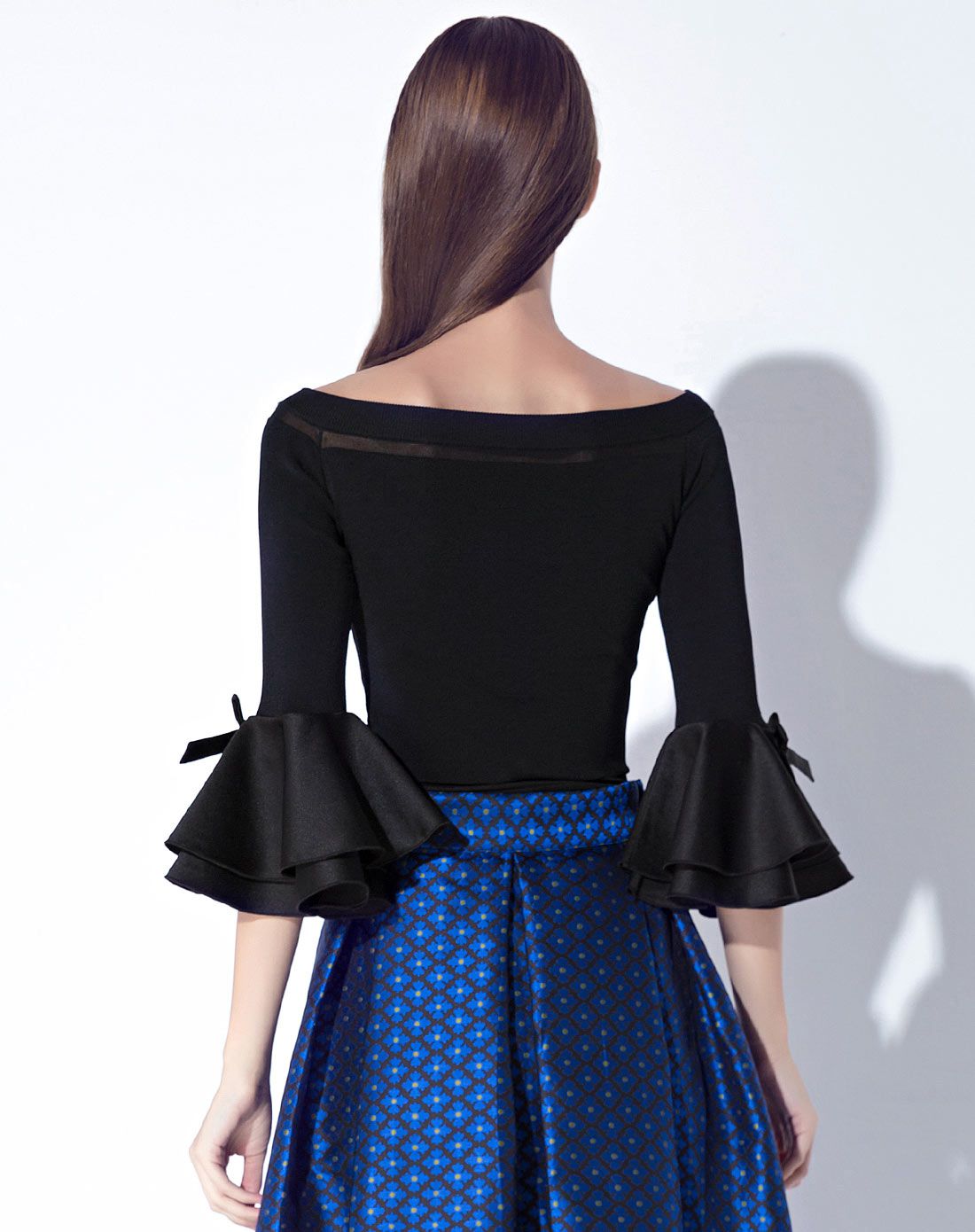 黑色一字领时尚花瓣袖修身显瘦短款上衣