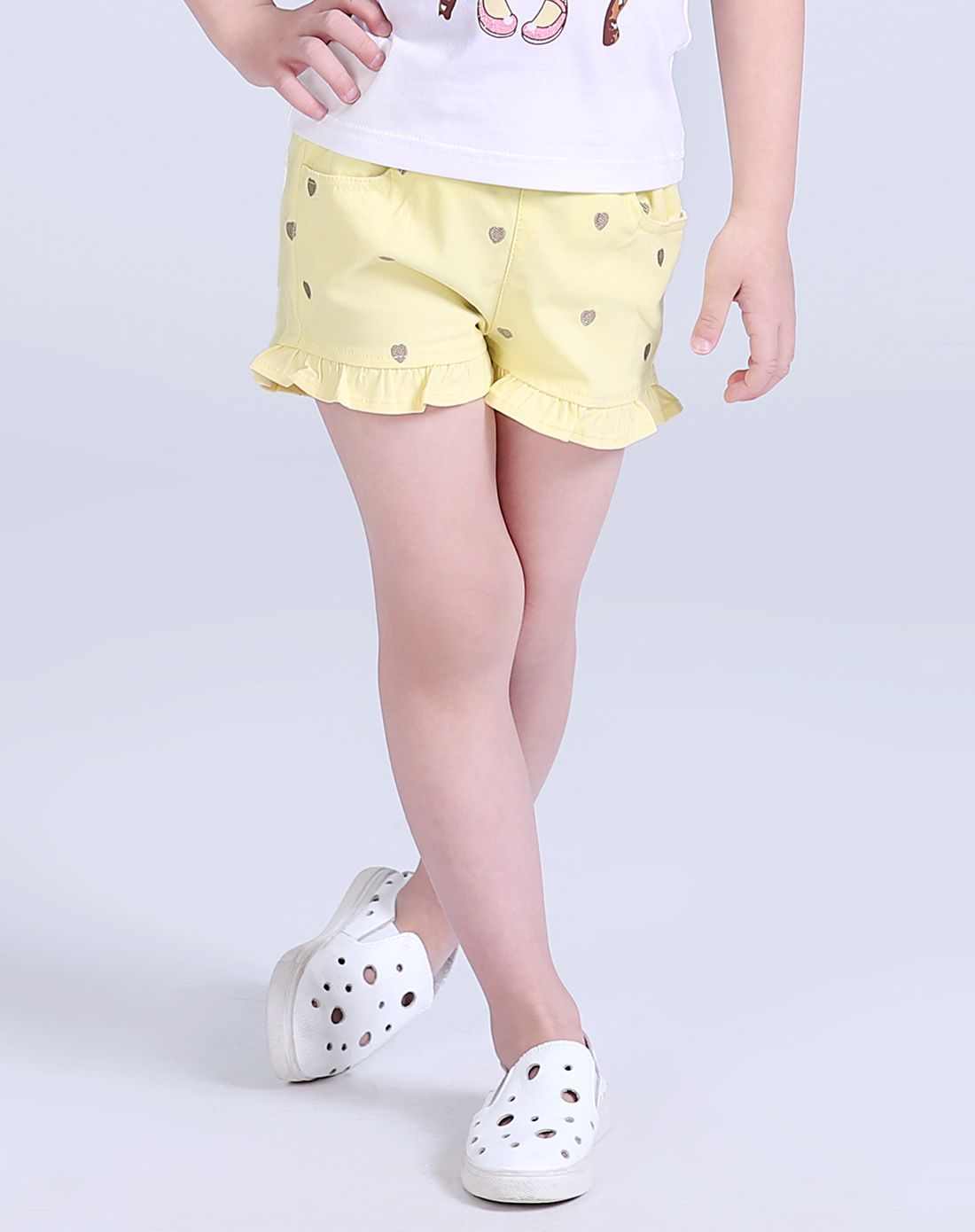 女童黄色短裤