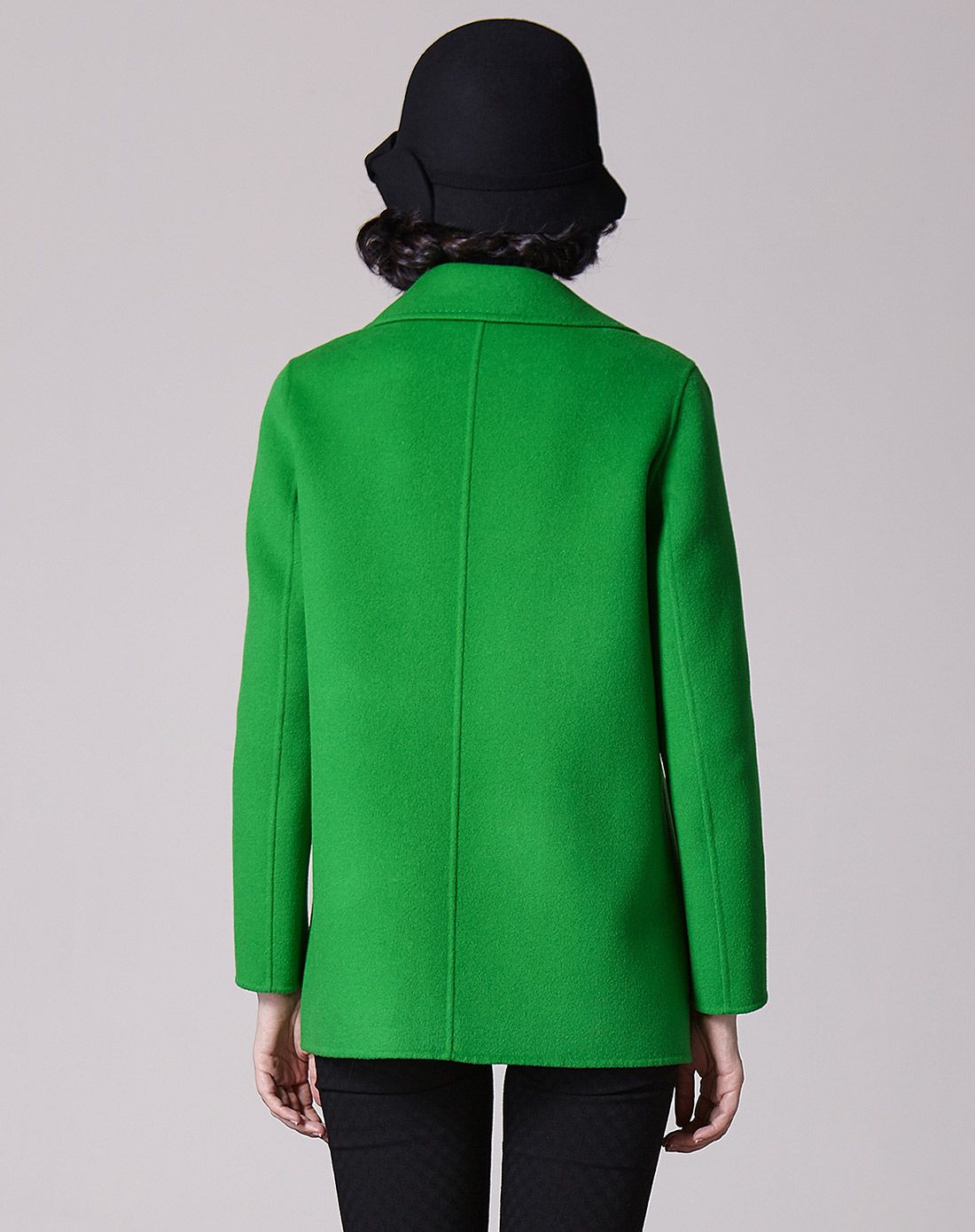 浅绿色短款翻驳领双面呢大衣
