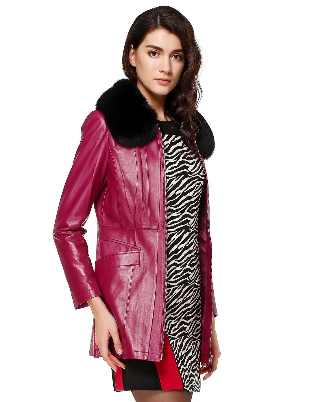 玫红色修身高贵长袖皮衣