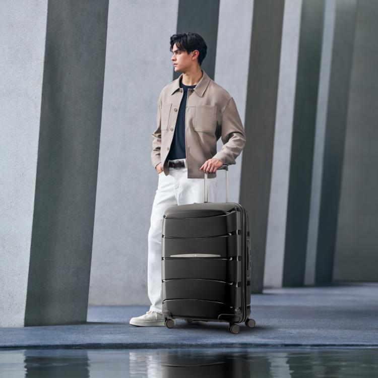 新秀丽 【轻便抗压】都市商务风大牌拉杆箱轻量通勤出差旅行箱 QM4