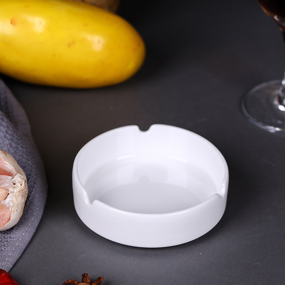 家用陶瓷烟灰缸创意烟灰缸陶瓷纯白圆形烟灰缸宿舍家用简约瓷器套件