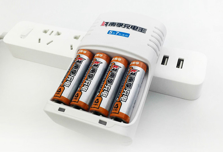 南孚(nanfu)5号充电电池4粒 镍氢数码型2400mah 附充电器