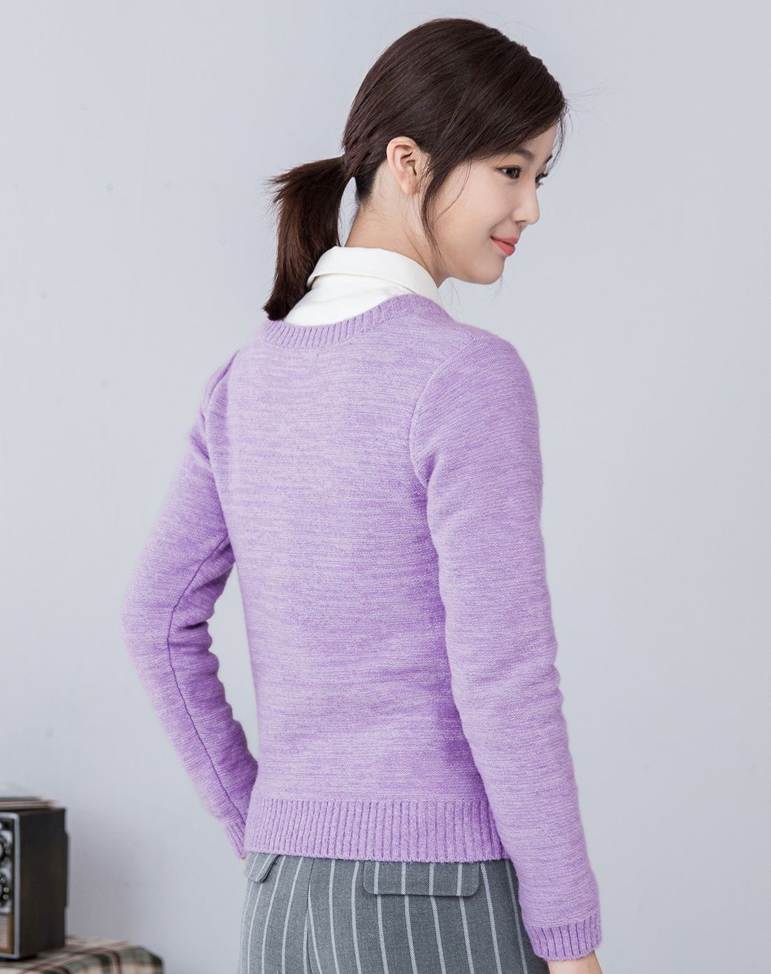 【范玮琪同款】浅紫色简约提花圆领毛衣