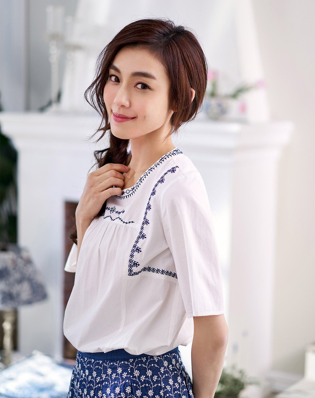 520微笑patata茵曼inman【范玮琪同款】文艺中袖花边刺绣套头宽松衬衫