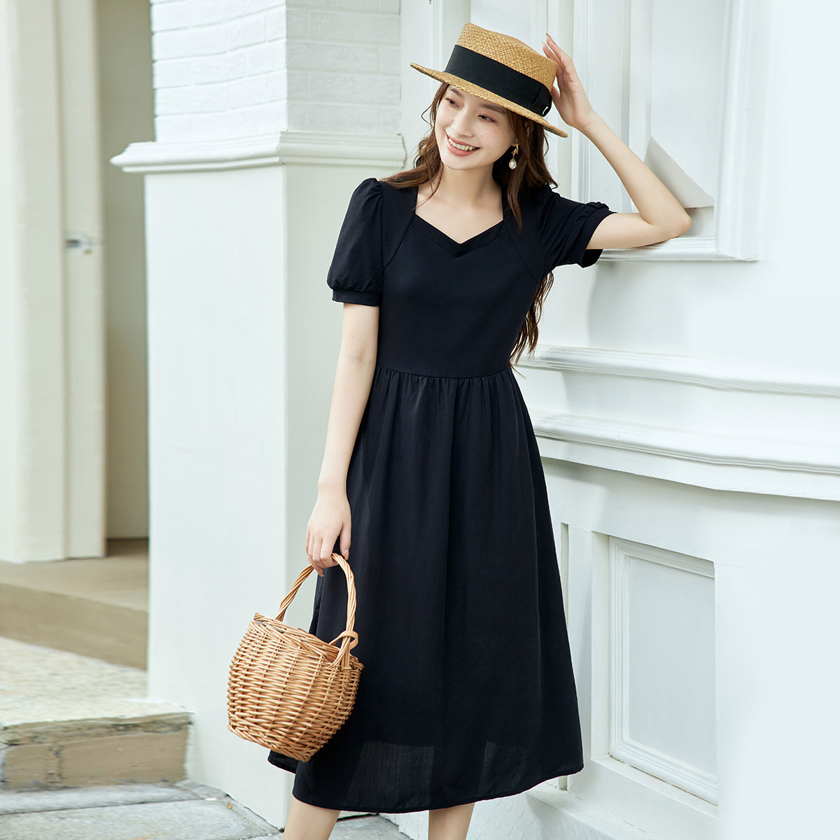 凉感天丝法式方领A字裙子夏季职业时尚气质高级感黑色连衣裙