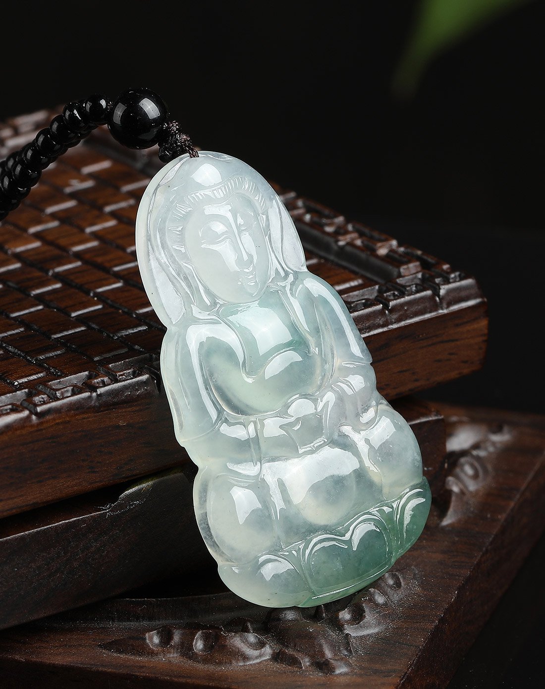 uve 冰种水润细腻飘花正装观音a货天然翡翠挂件