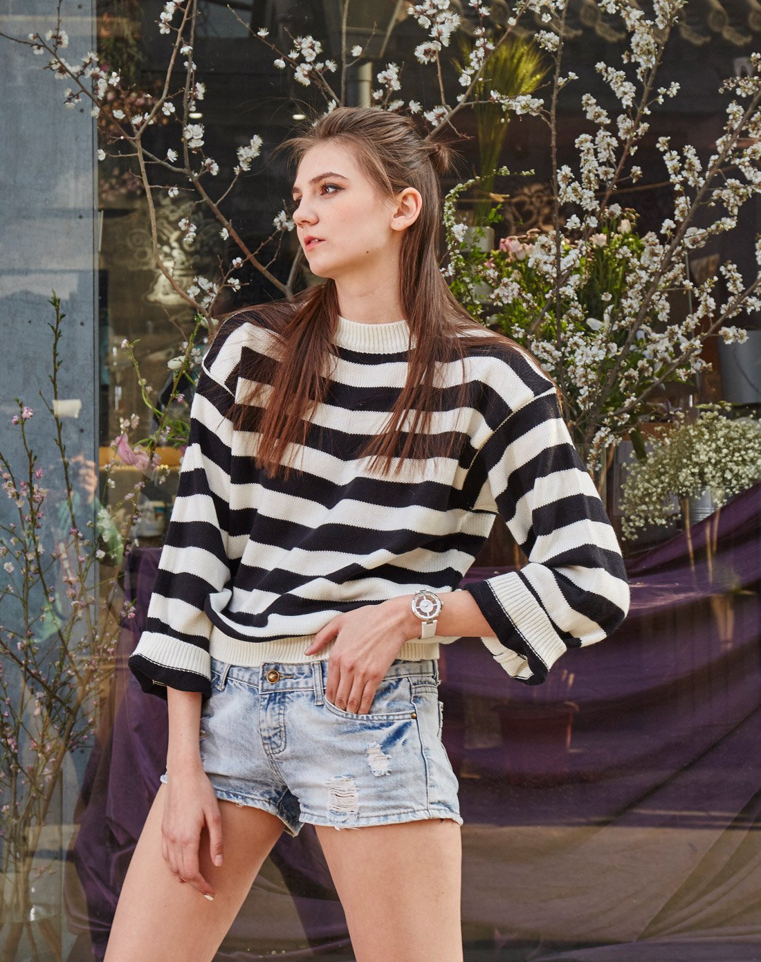 美国摩登时尚透视女表白色