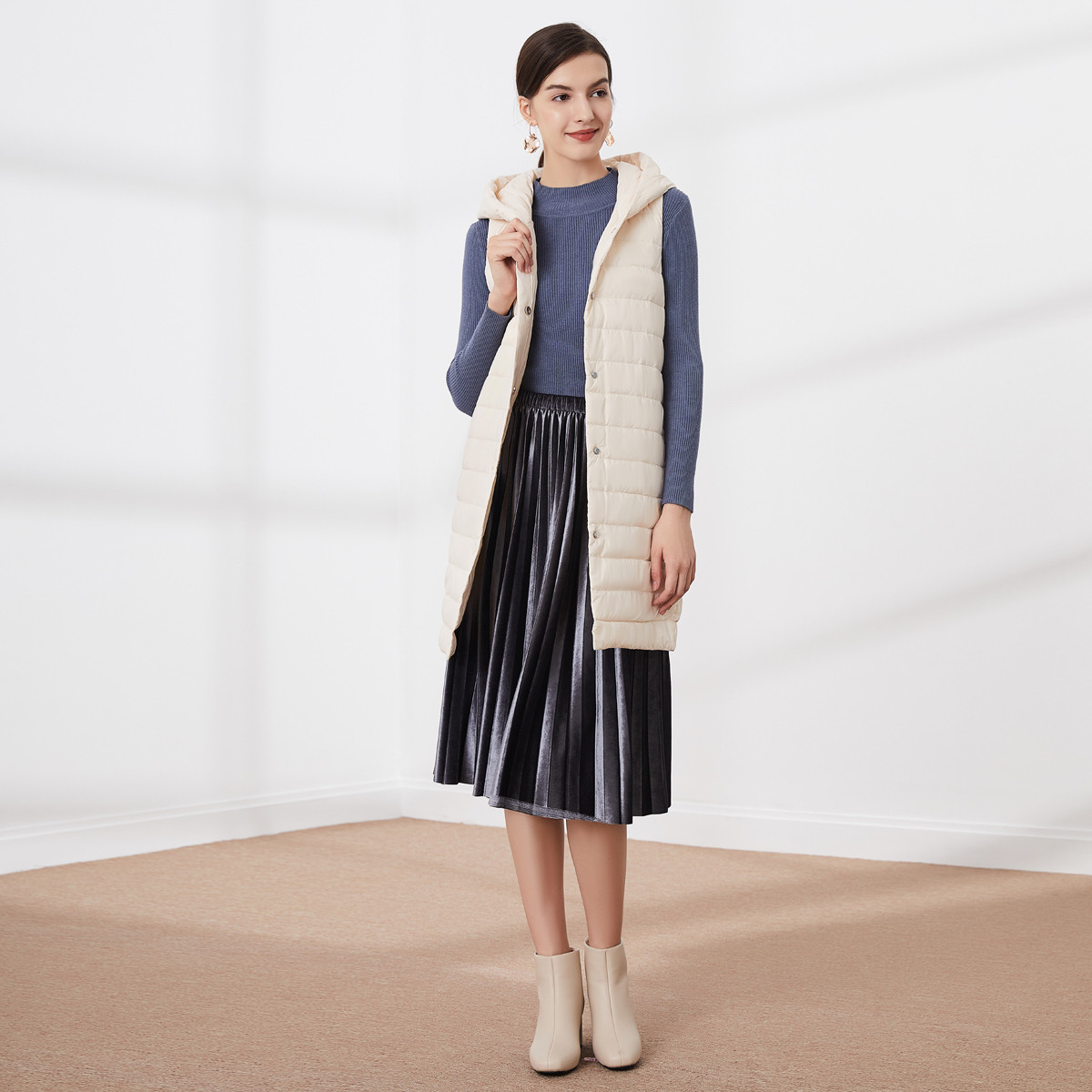 【唯品会】 斯尔丽女款横切格单排扣修身连帽中长羽绒马甲b9105-米