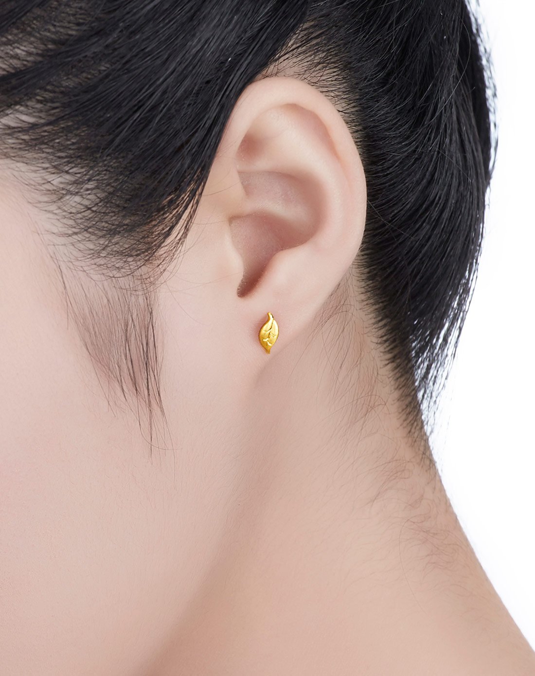 六福珠宝 足金可爱瓢虫树叶黄金耳饰(计价)