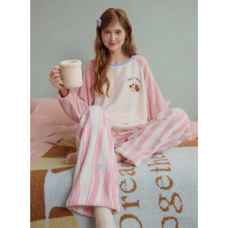  С˯Ůﶬ޼Ӻɺ޸Ʒ⴩Ҿӷװ