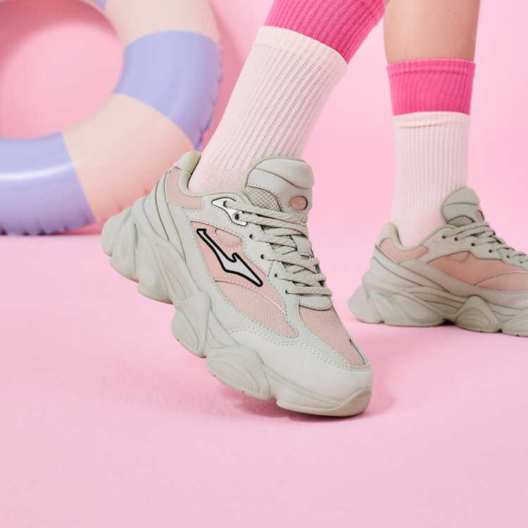 ���Ƕ��� �������¿�͸����������˶�Ь 85Ԫ