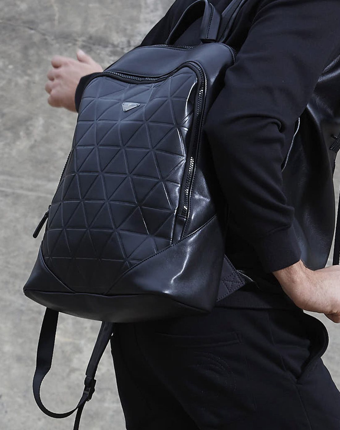 马克华菲新款双肩背包简约线条休闲商务