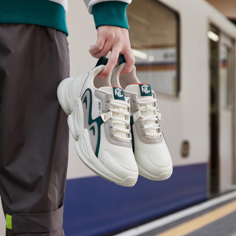 乔丹 【热卖推荐】春秋男款运动休闲鞋网面透气轻便跑步鞋男学生运动鞋