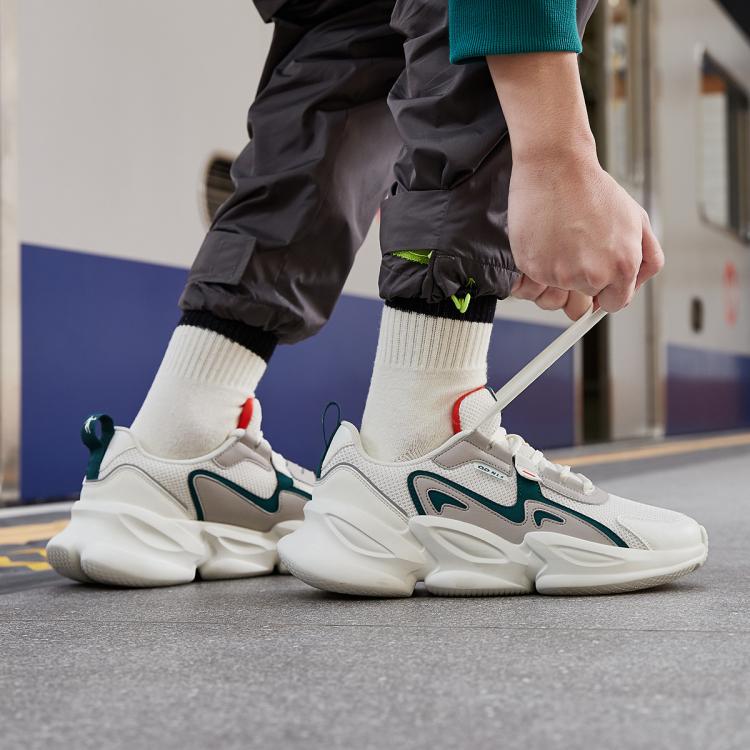 乔丹 【热卖推荐】春秋男款运动休闲鞋网面透气轻便跑步鞋男学生运动鞋