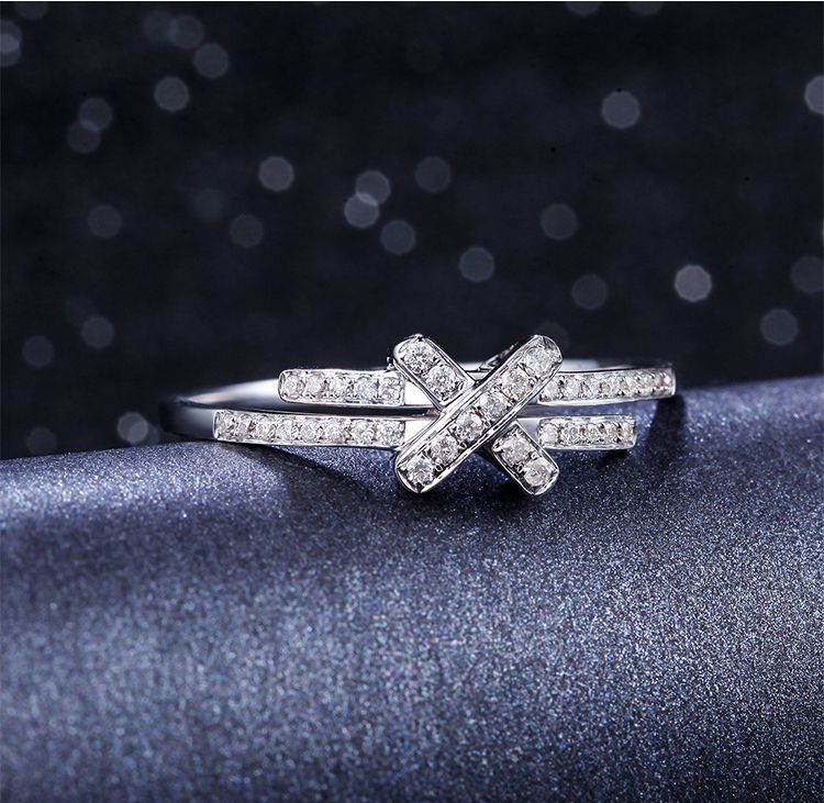 周六福 白18k金时尚钻戒-尚美