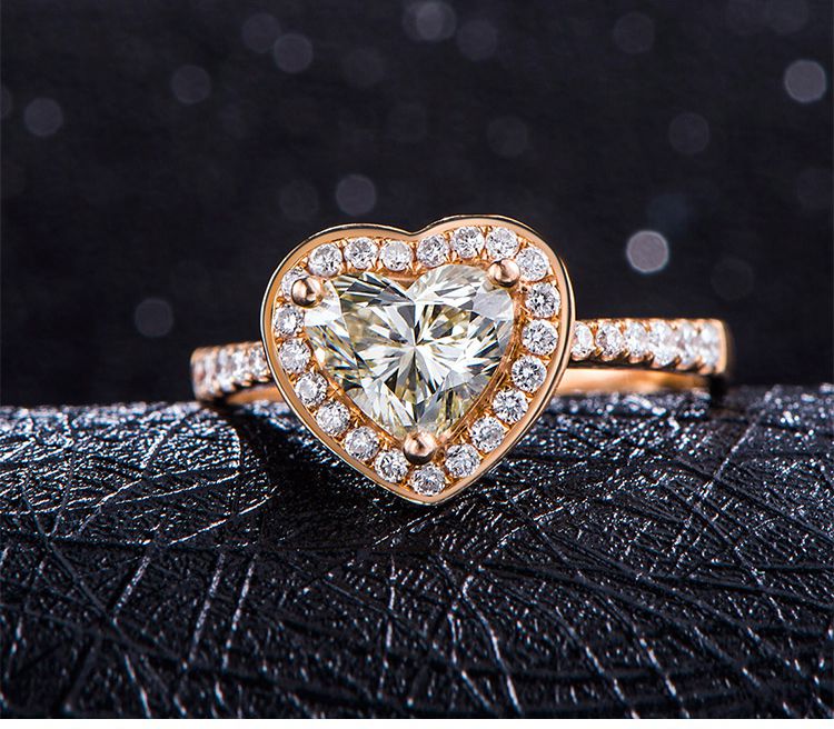 周六福 1.3克拉玫瑰18k金心形群镶钻戒