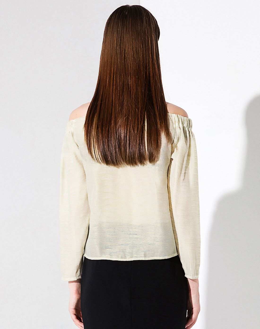 浅褐色时尚一字领亲肤舒适时尚上衣