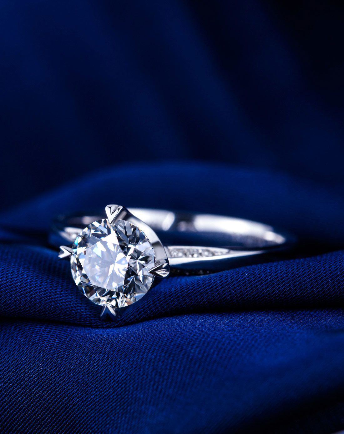 周六福1.3克拉pt950钻石戒指