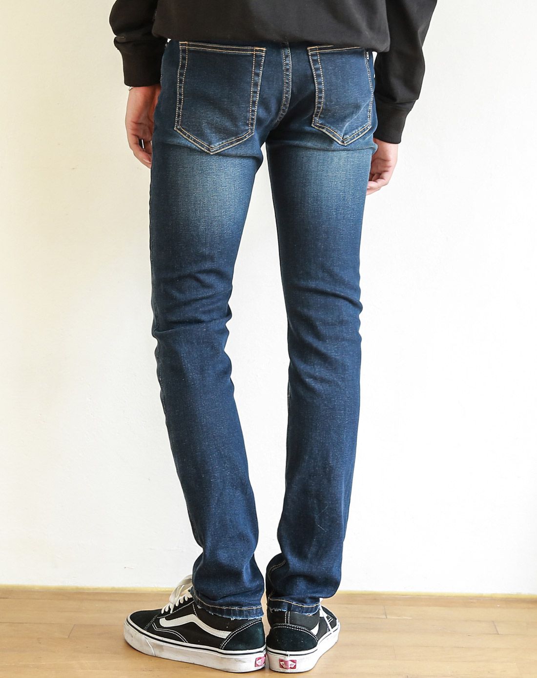 藏蓝色修身休闲青年牛仔裤