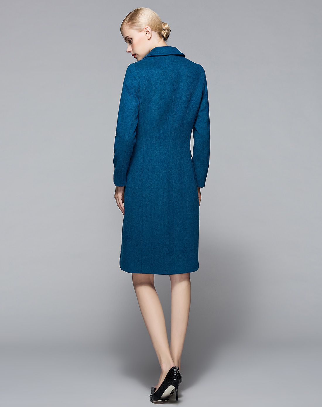 海蓝色优雅时尚双排扣毛呢修身大衣