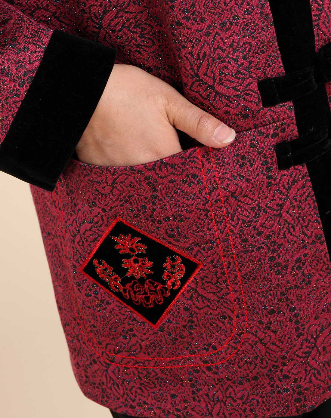 女款梅红色经典花纹盘扣唐装外套