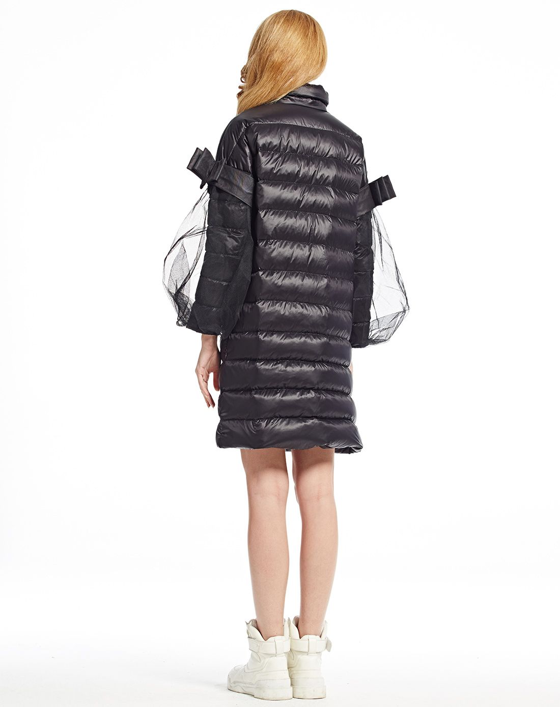 李薇《女神新装》白鸭绒羽绒服