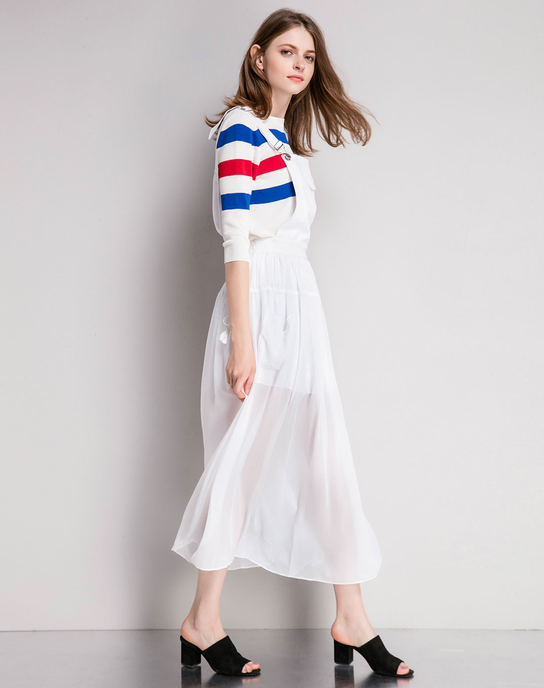 白色简约修身显瘦飘逸连衣裙