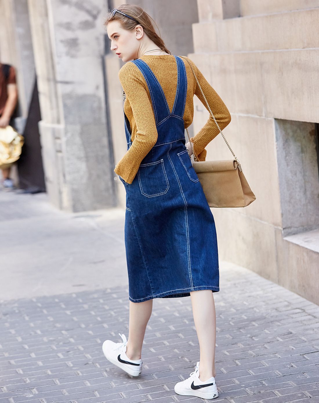 深蓝色无弹宽松牛仔背带裙