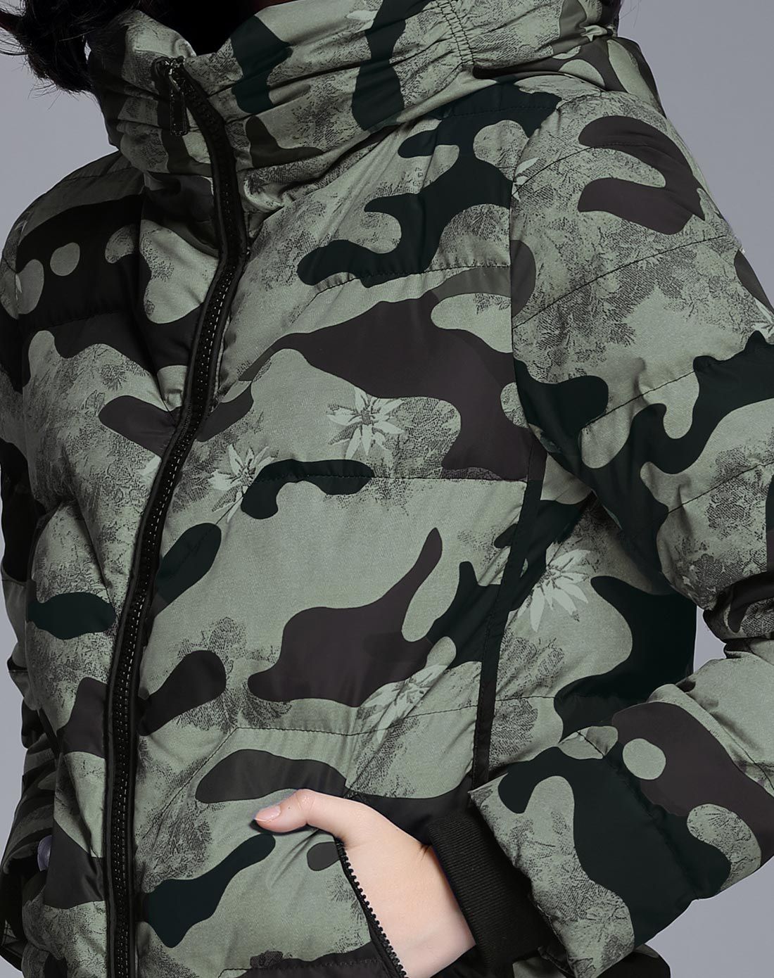 花色时尚迷彩花简约拉链型羽绒服