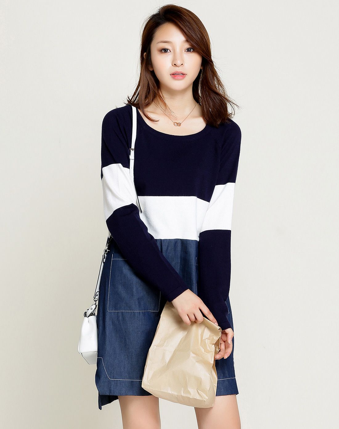 灰色不规则衣摆针织衫