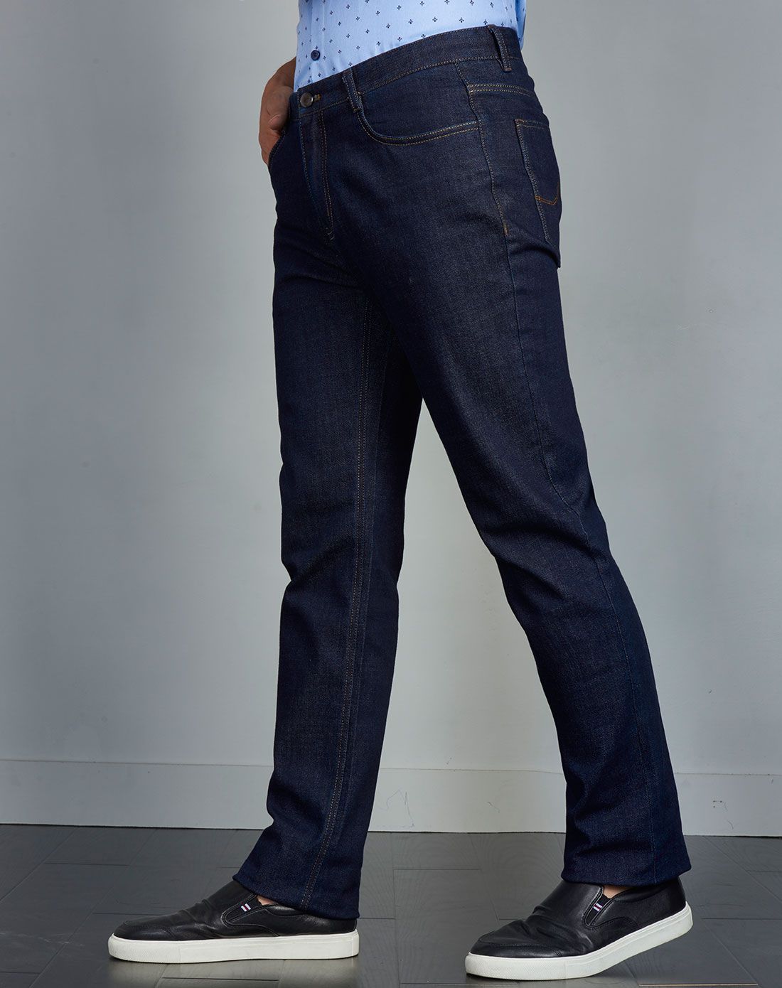 藏青色透气舒适牛仔裤