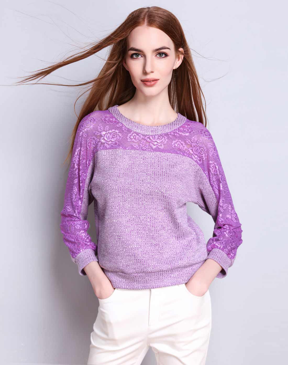 浅紫色圆领九分袖上衣