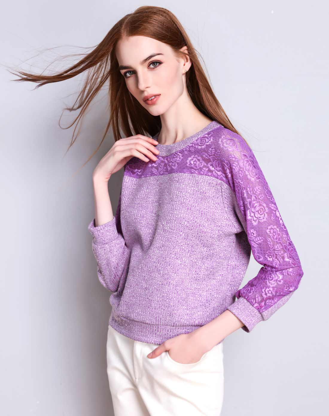浅紫色圆领九分袖上衣