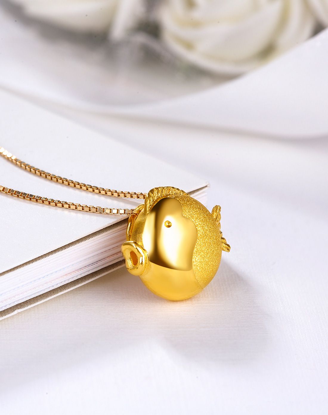 周六福 精品足金小金鱼黄金吊坠不含链