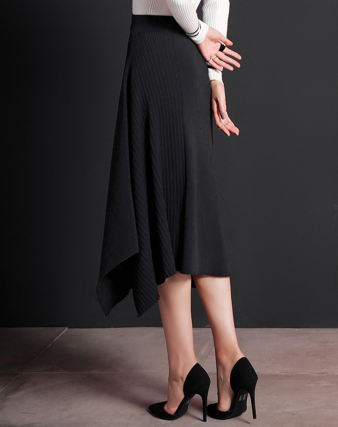 黑色 不规则开叉a字裙