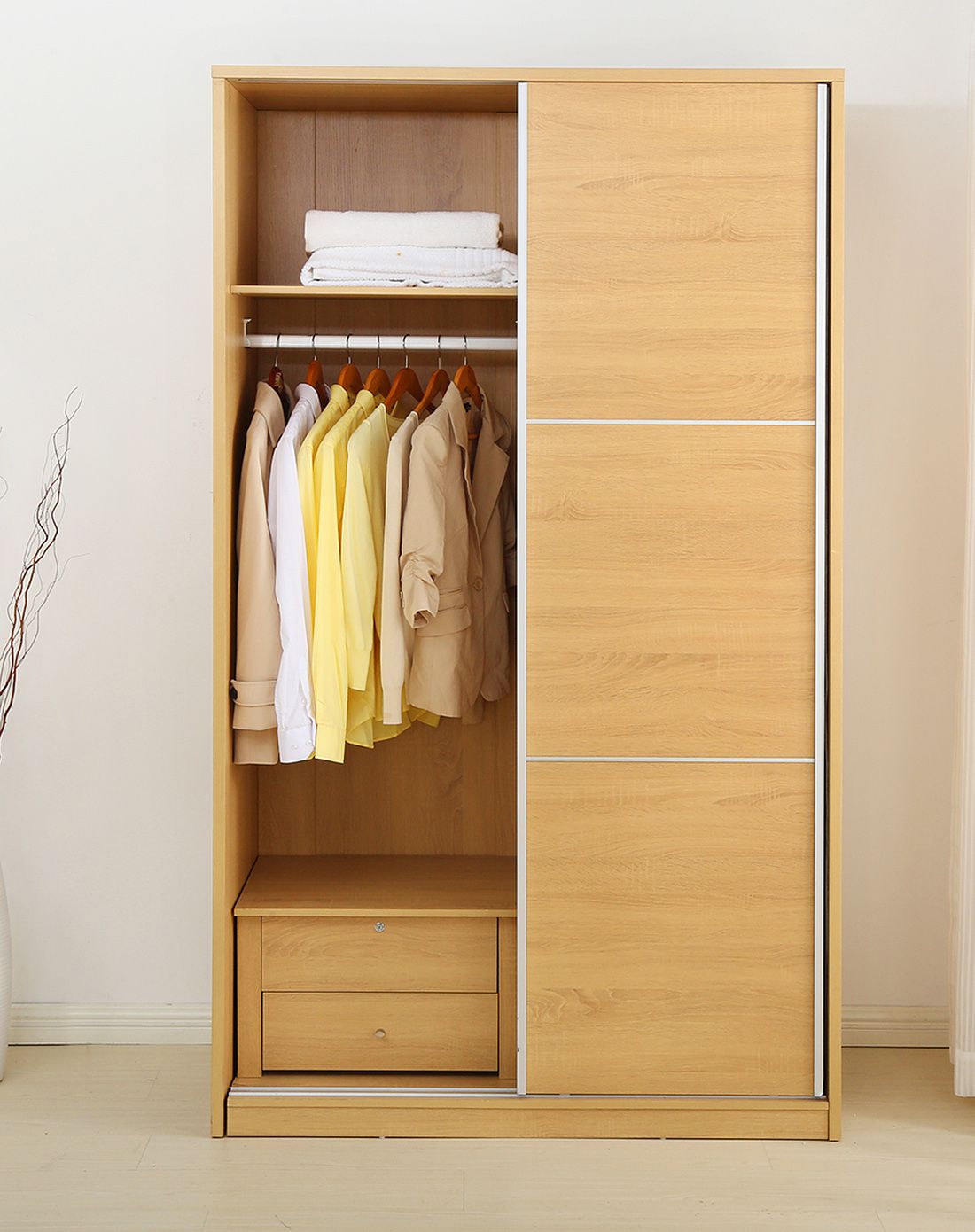 博特趟门衣柜1.6米,三个挂衣区