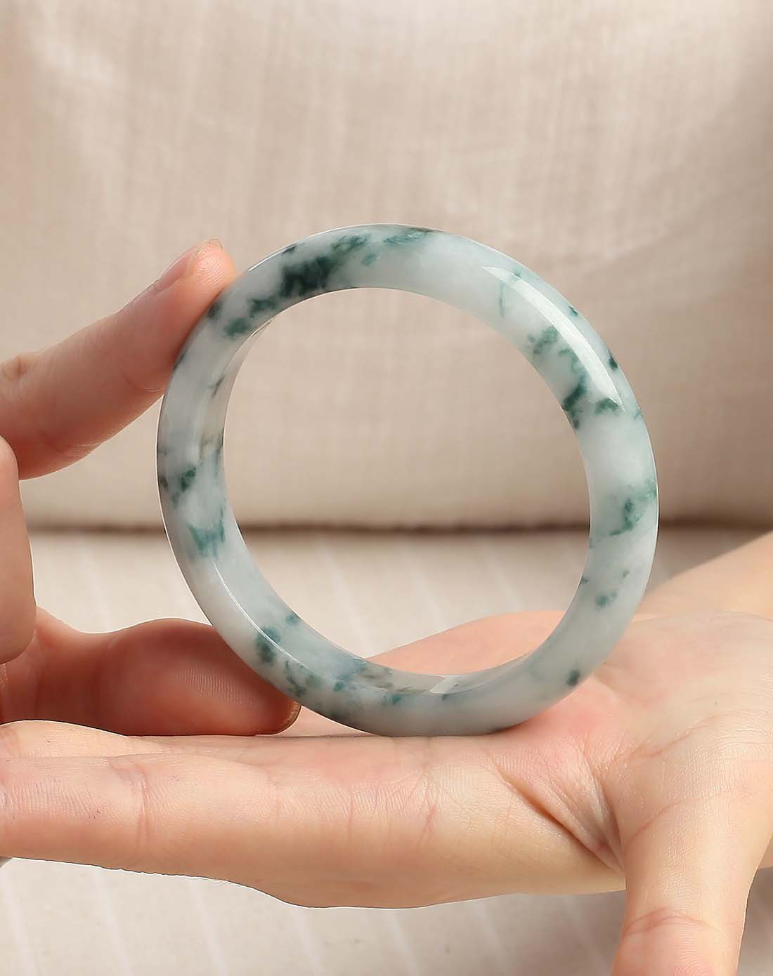 优悦生活uve翡翠玉石专场uve 糯种飘花精美天然a货翡翠手镯u1609727y