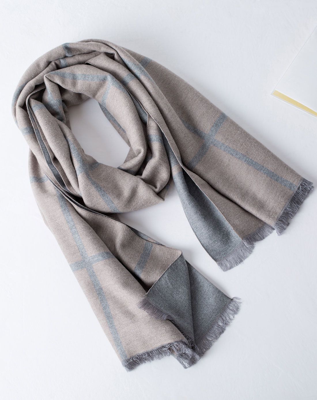 茵曼 浅灰杏英伦风格子纹保暖围巾披肩两用