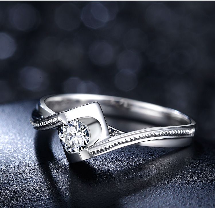 周六福钻石专场 周六福 白18k金20分扭臂钻石戒指 品牌名称: 周六福