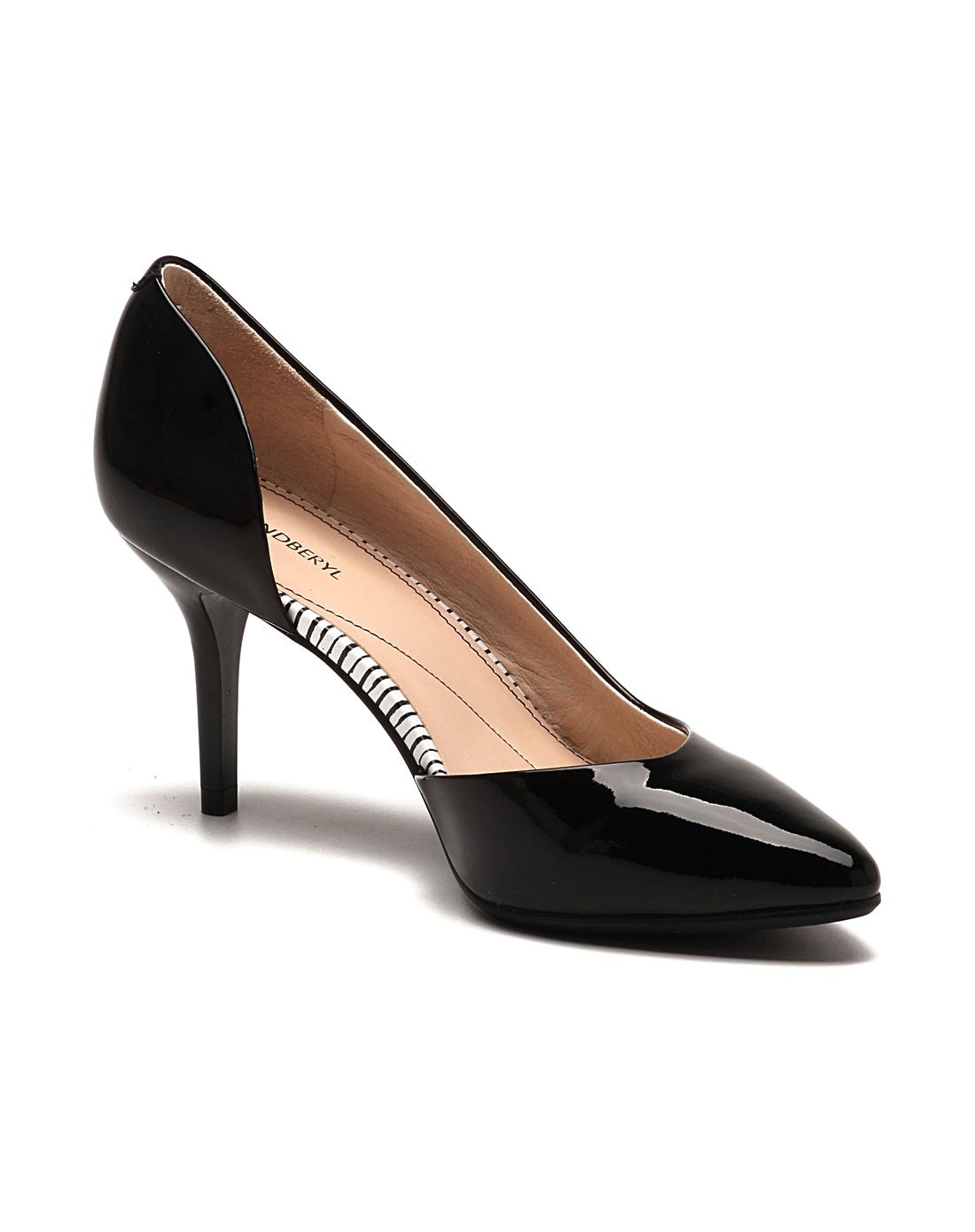 黑色漆皮时尚中后空单鞋