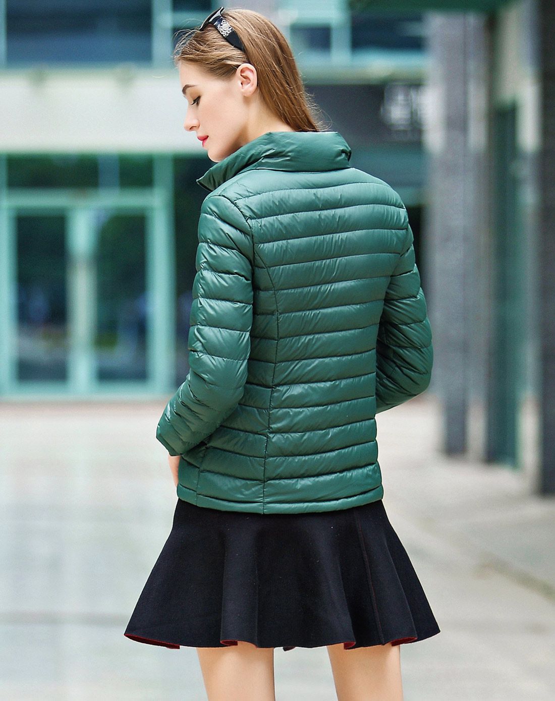 女式深海绿女轻羽绒基本款羽绒服