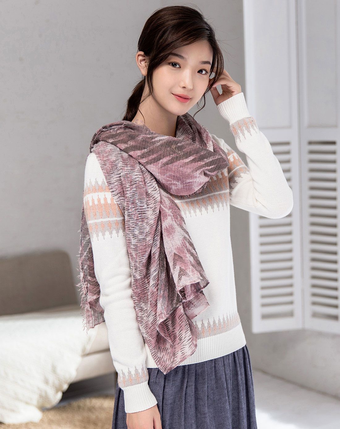 茵曼 蓝色时尚保暖斜条纹长款围巾