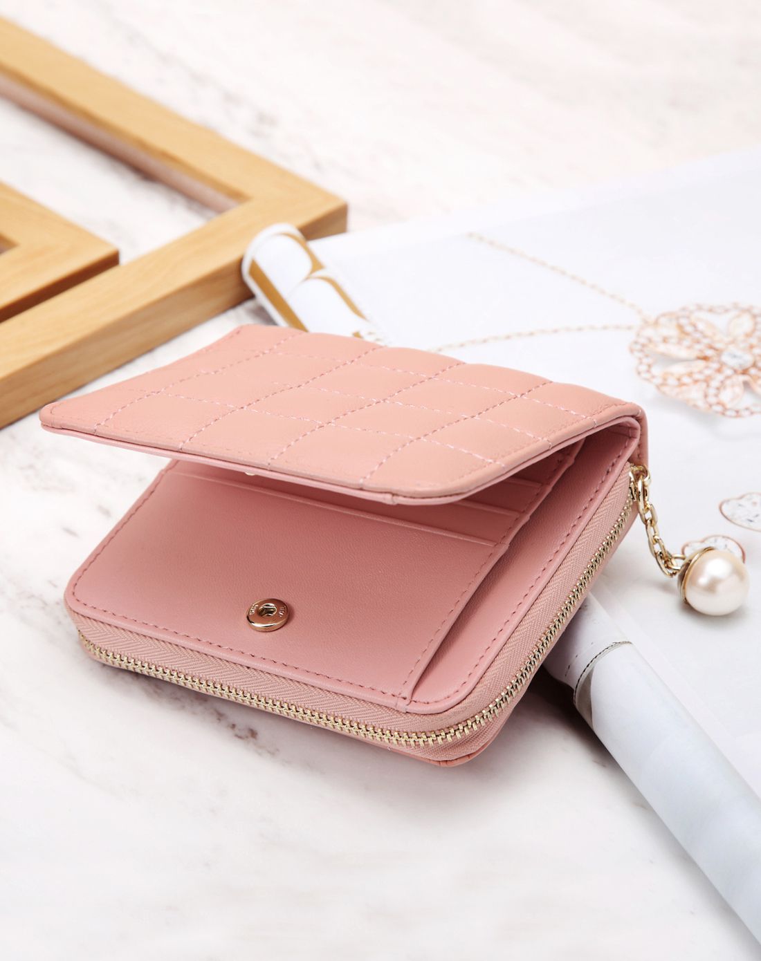 女款粉色经典横款菱形钱包