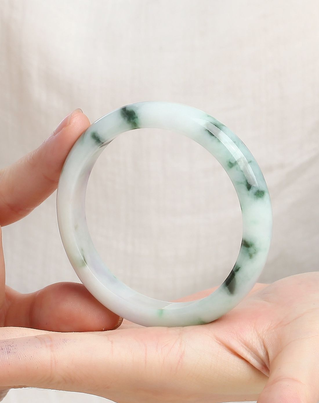 优悦生活uve翡翠玉石专场uve 糯种飘花精美天然a货翡翠手镯u1609307a