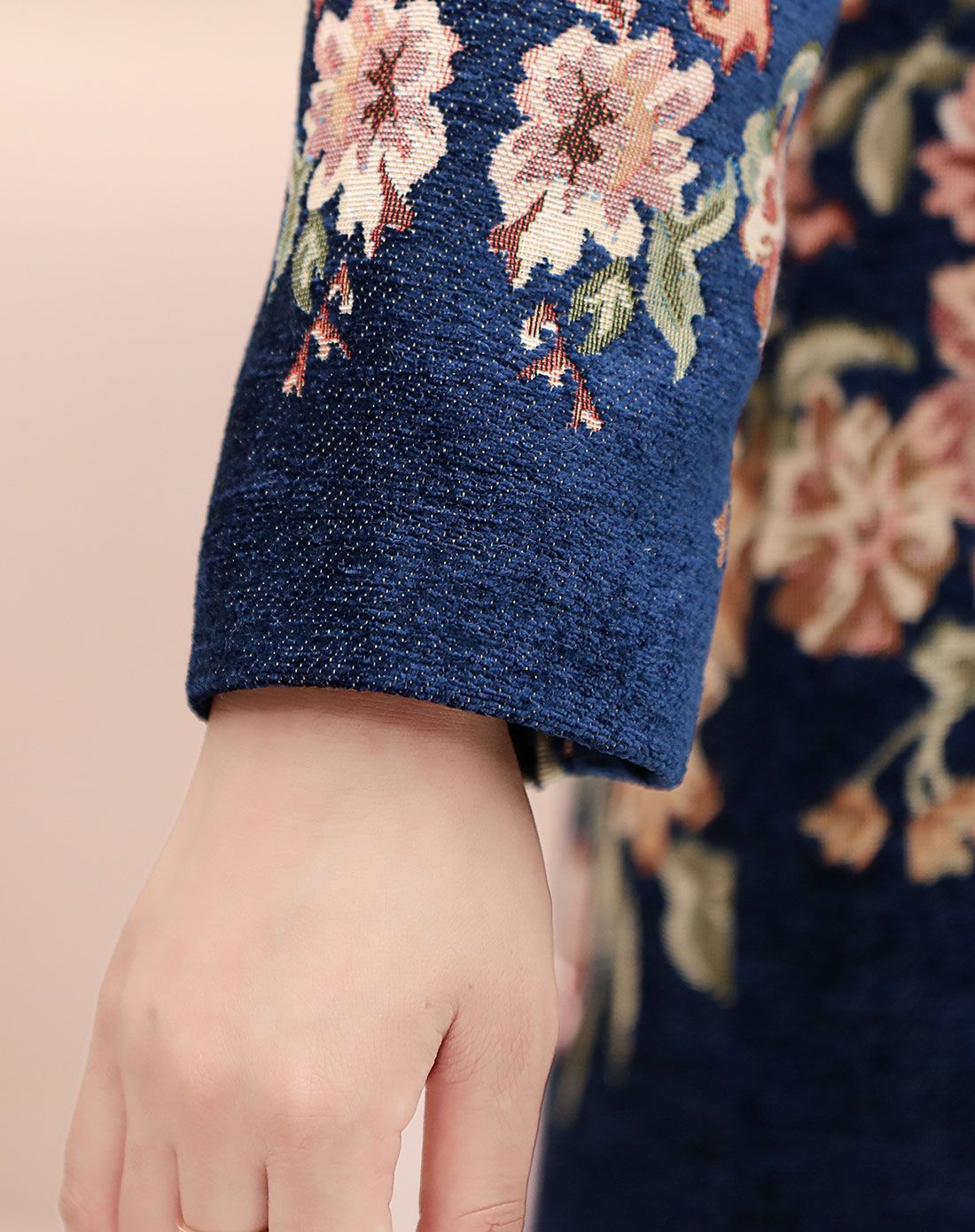 女款宝蓝色富贵牡丹花纹气质圆领大衣