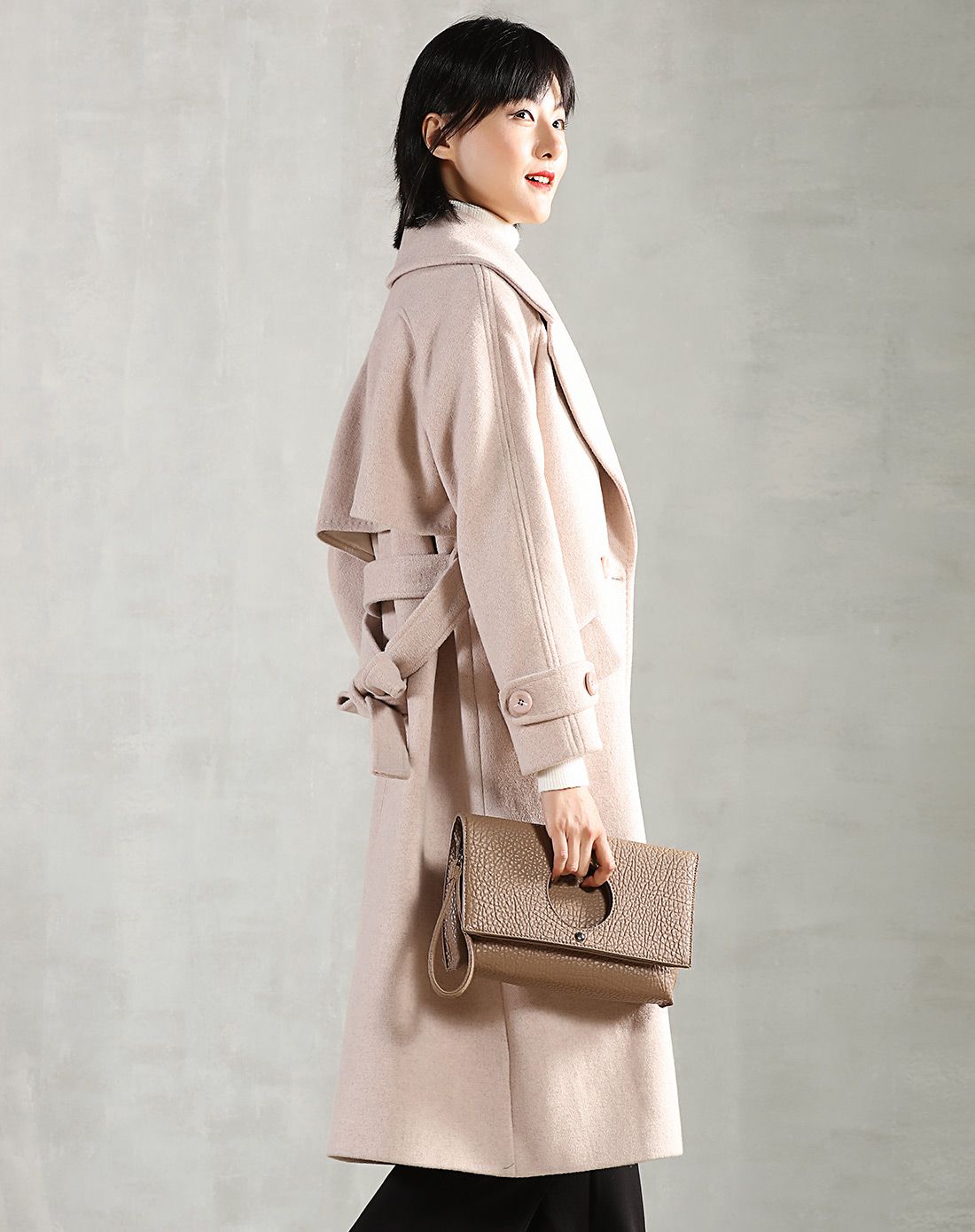 米驼色时尚翻领羊毛呢外套